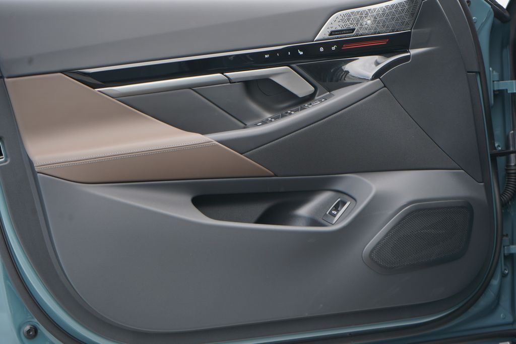 Thumbnail: 2025 BMW 5 Series - 10