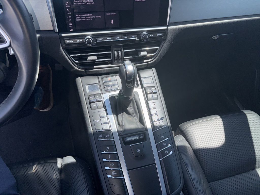 2021 Porsche Macan Turbo 9