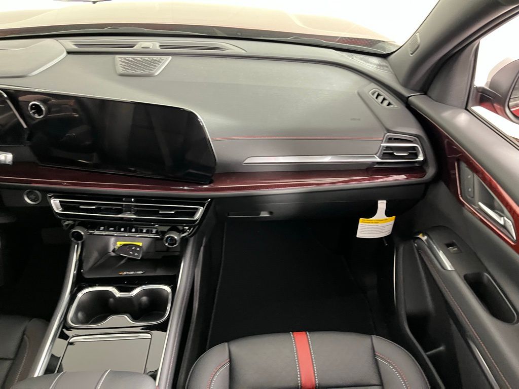2025 Chevrolet Traverse RS 16