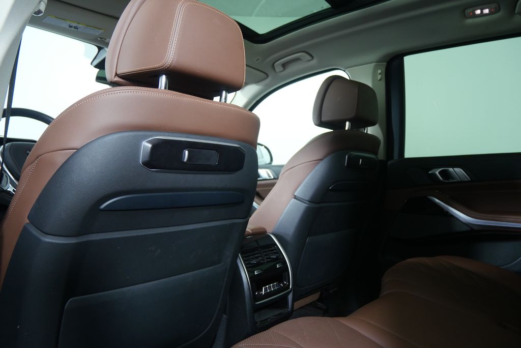 Thumbnail: 2025 BMW X7 - 16