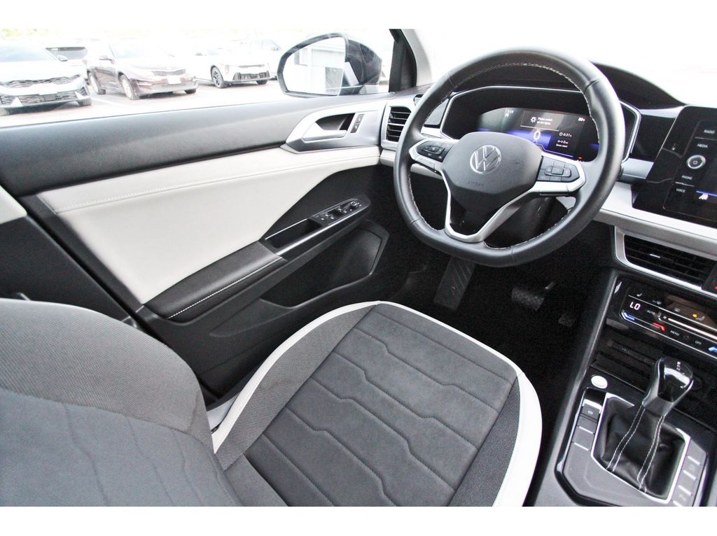 2025 Volkswagen Taos 1.5T SE - 8