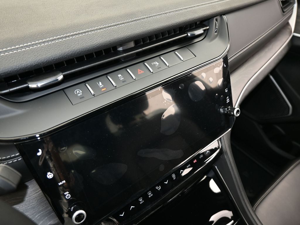 New 2026 Baltic Gray Metallic Clearcoat Jeep Limited image 21