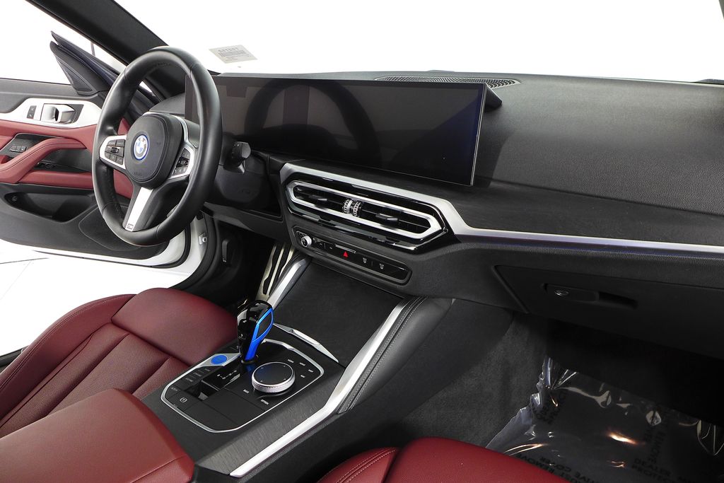 Thumbnail: 2023 BMW i4 - 13