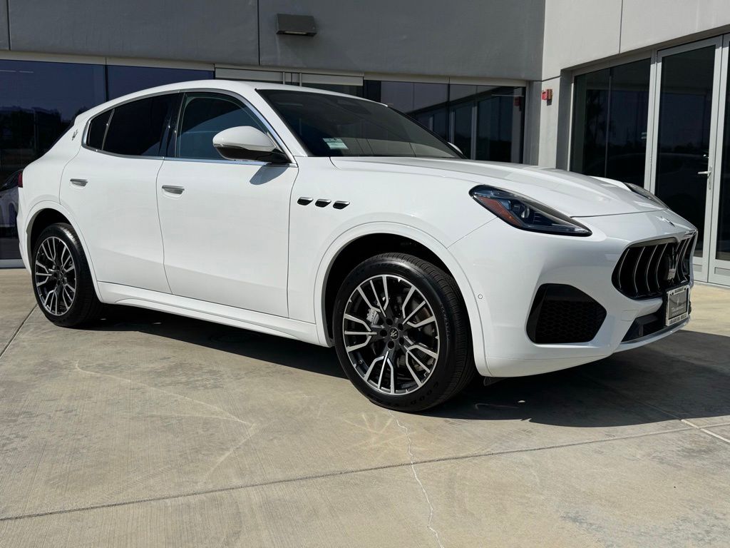 Bianco 2025 Maserati Grecale AWD SUV / Crossover All-Wheel Drive 8-Speed Automatic