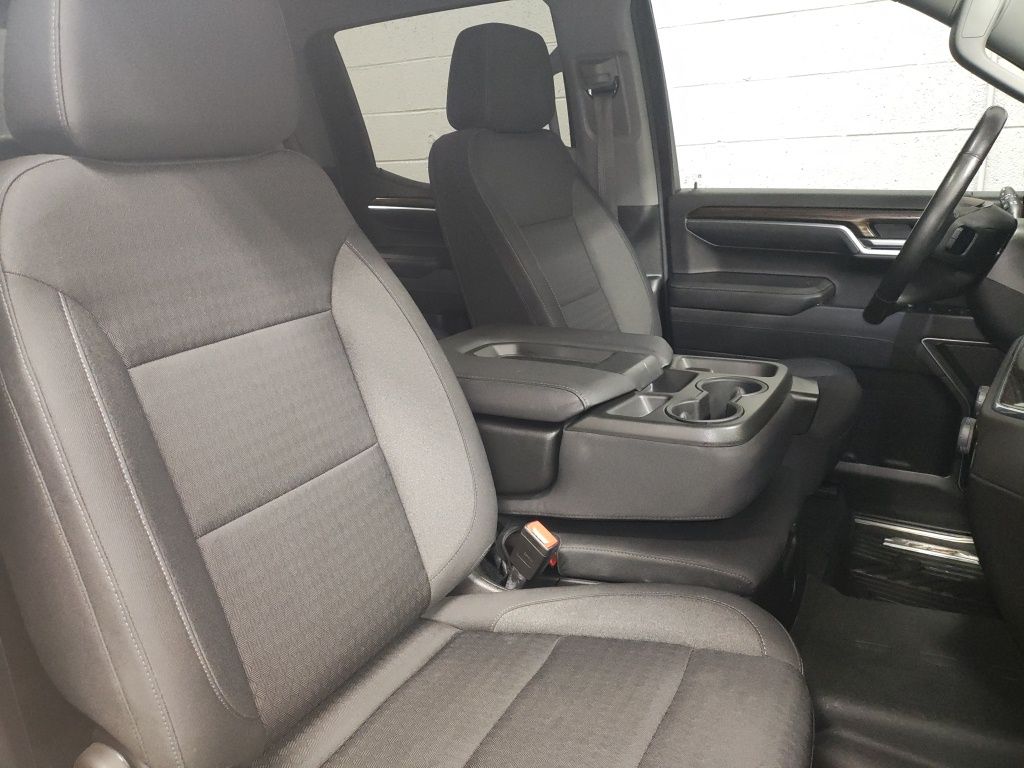 Used 2022 Black Chevrolet LT image 9