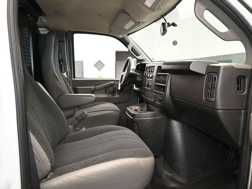 Used 2024 Summit White Chevrolet Work Van image 36