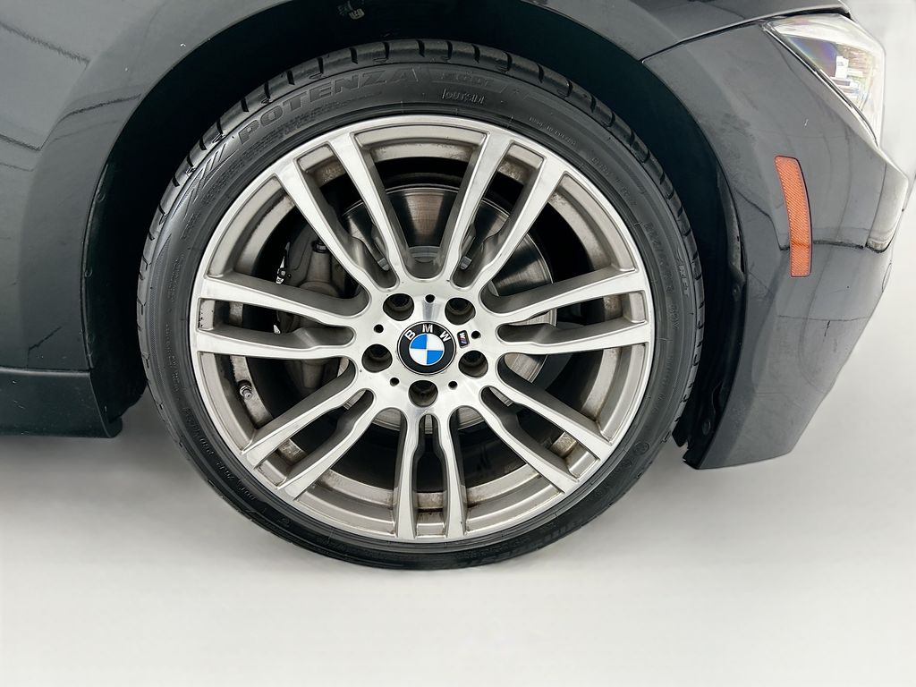 Thumbnail: 2017 BMW 3 Series - 31