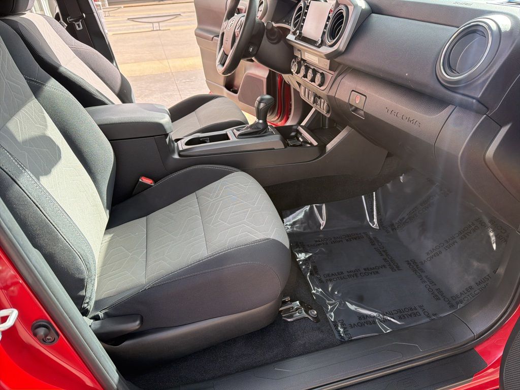 Thumbnail: 2022 Toyota Tacoma - 21