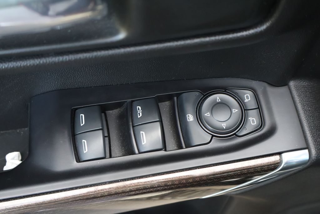 Thumbnail: 2019 Chevrolet Silverado 1500 - 17