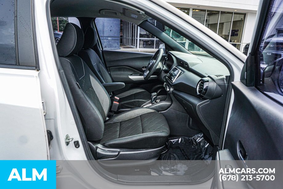 Used 2018 White Nissan SV image 23