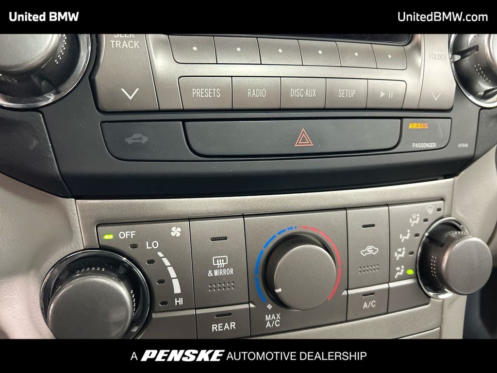 Thumbnail: 2011 Toyota Highlander - 18