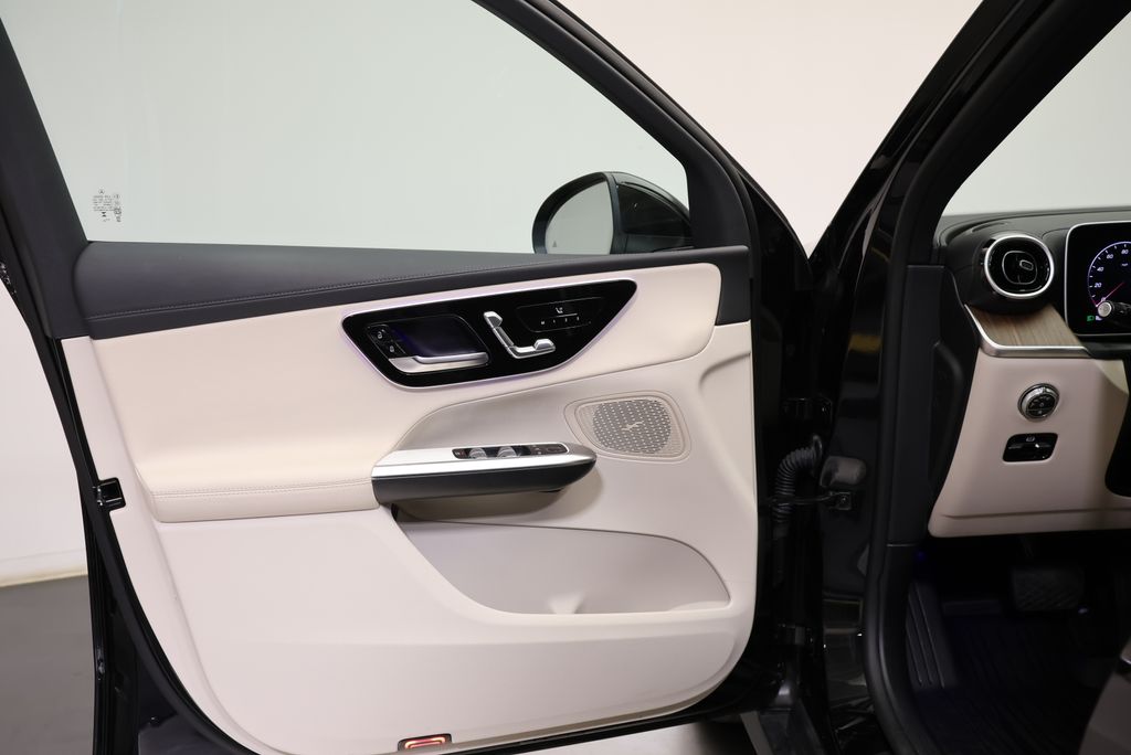 Thumbnail: 2024 Mercedes-Benz GLC - 30
