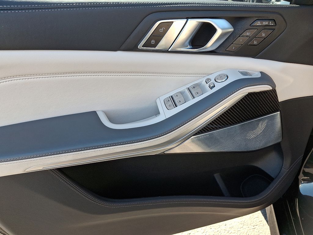 Thumbnail: 2023 BMW X7 - 15