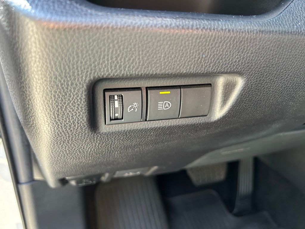 Thumbnail: 2022 Toyota RAV4 - 17