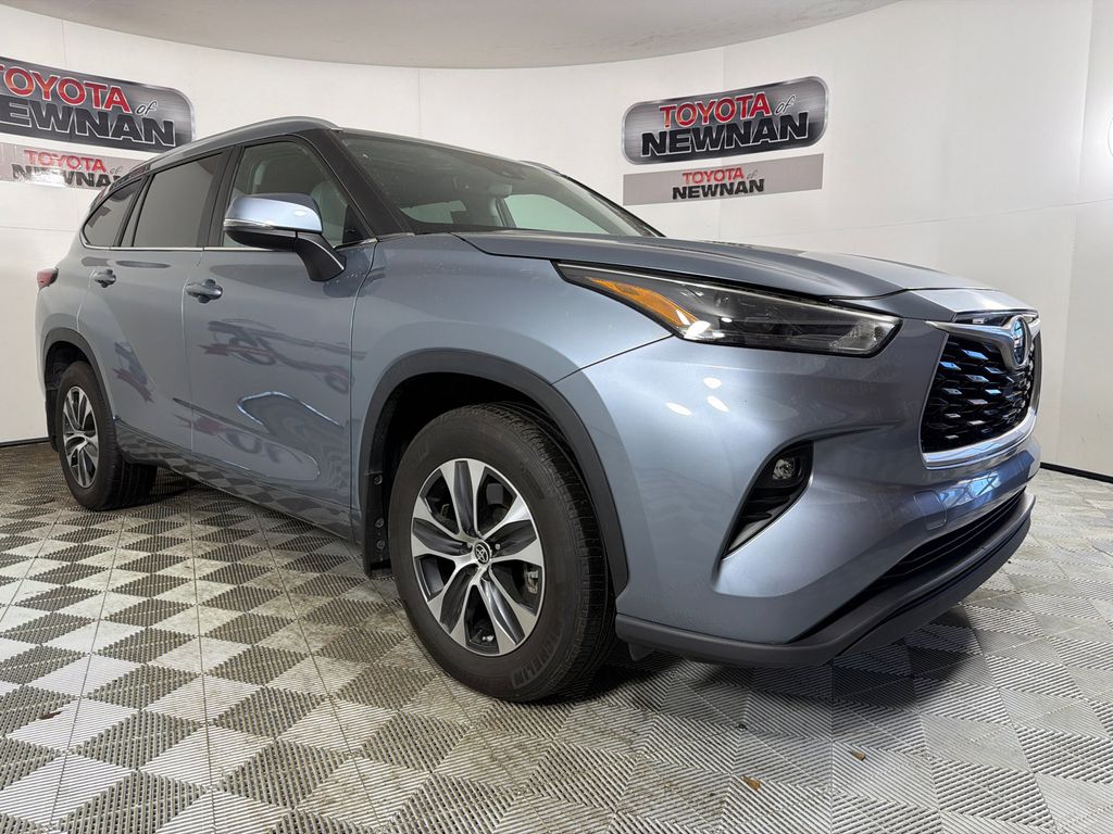 2023 Toyota Highlander XLE FWD