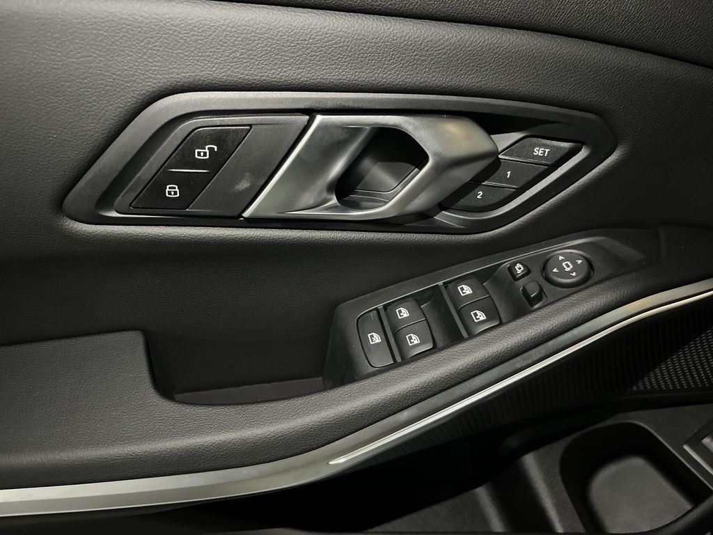 Thumbnail: 2025 BMW 3 Series - 13