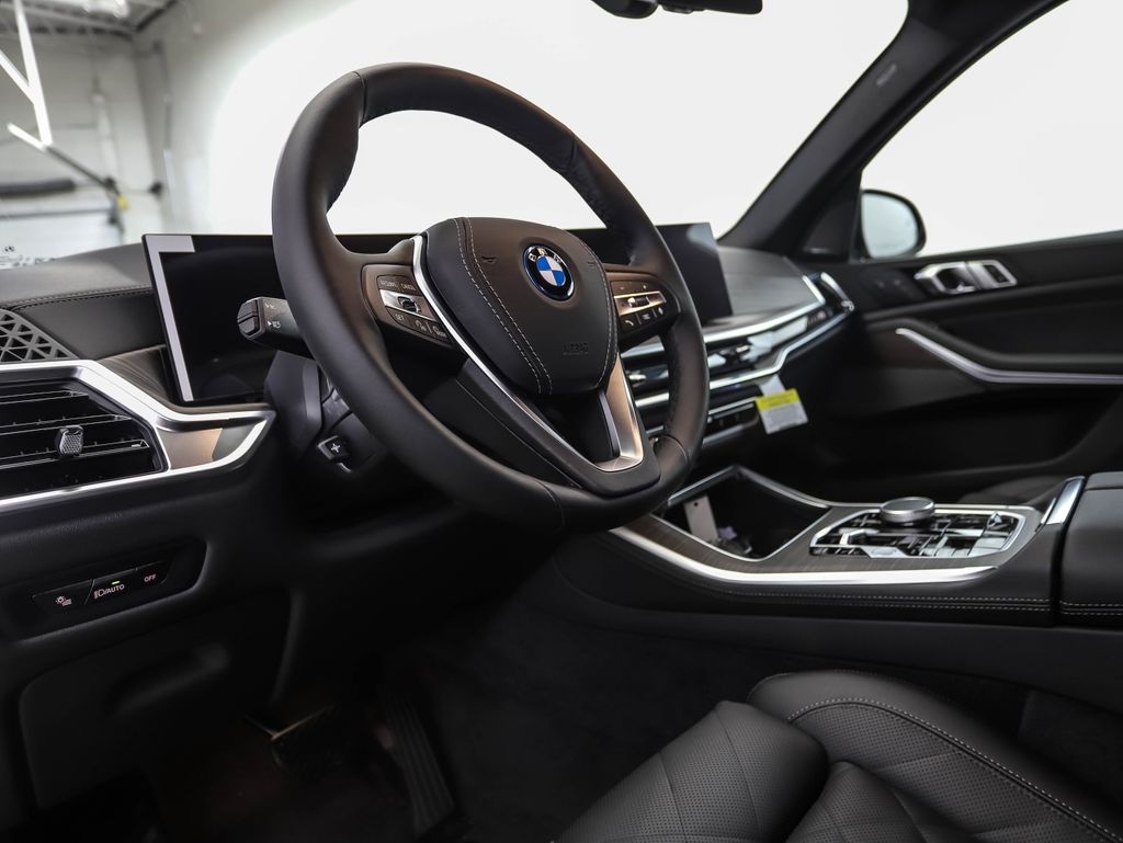 Thumbnail: 2026 BMW X5 - 10