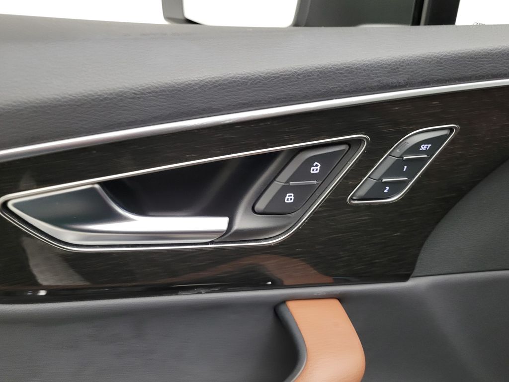 Thumbnail: 2023 Audi Q7 - 31