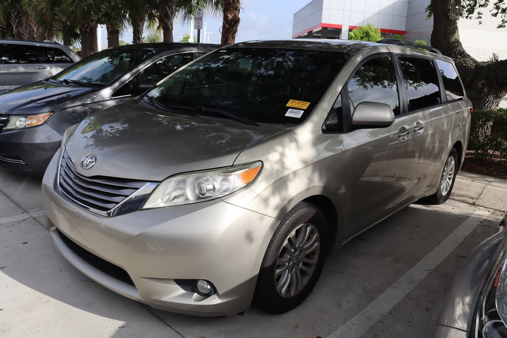 Thumbnail: 2017 Toyota Sienna - 1