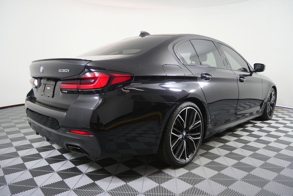 Thumbnail: 2023 BMW 5 Series - 3