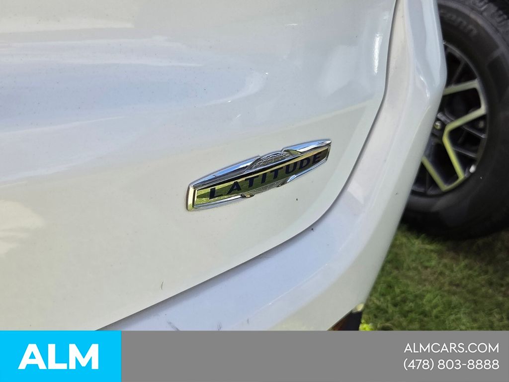 Used 2024 White Jeep Latitude image 16