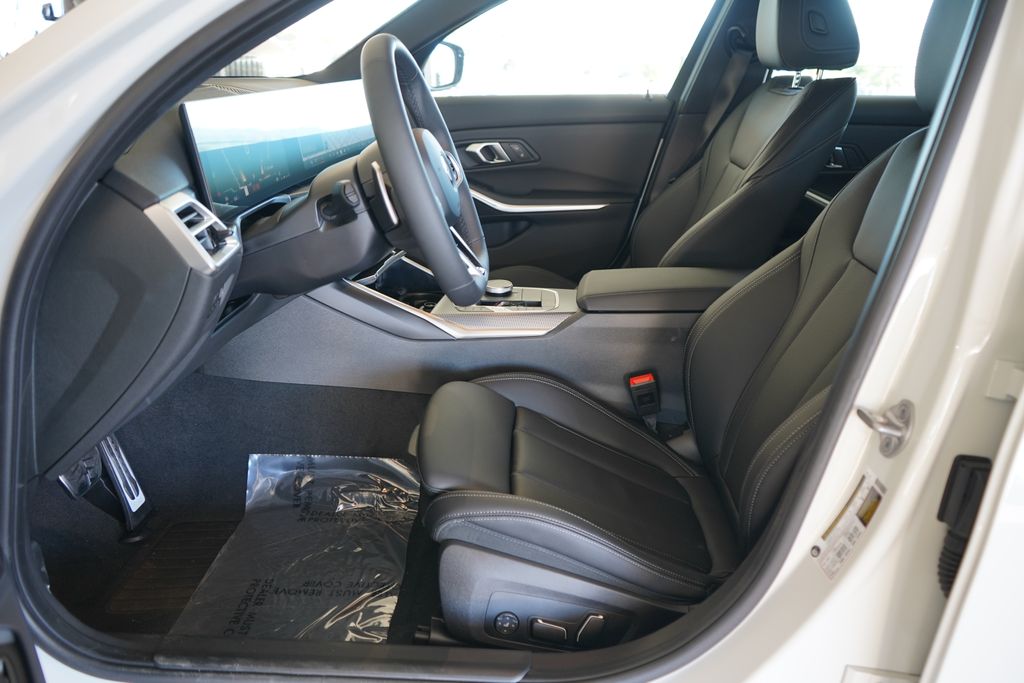 Thumbnail: 2026 BMW 3 Series - 10