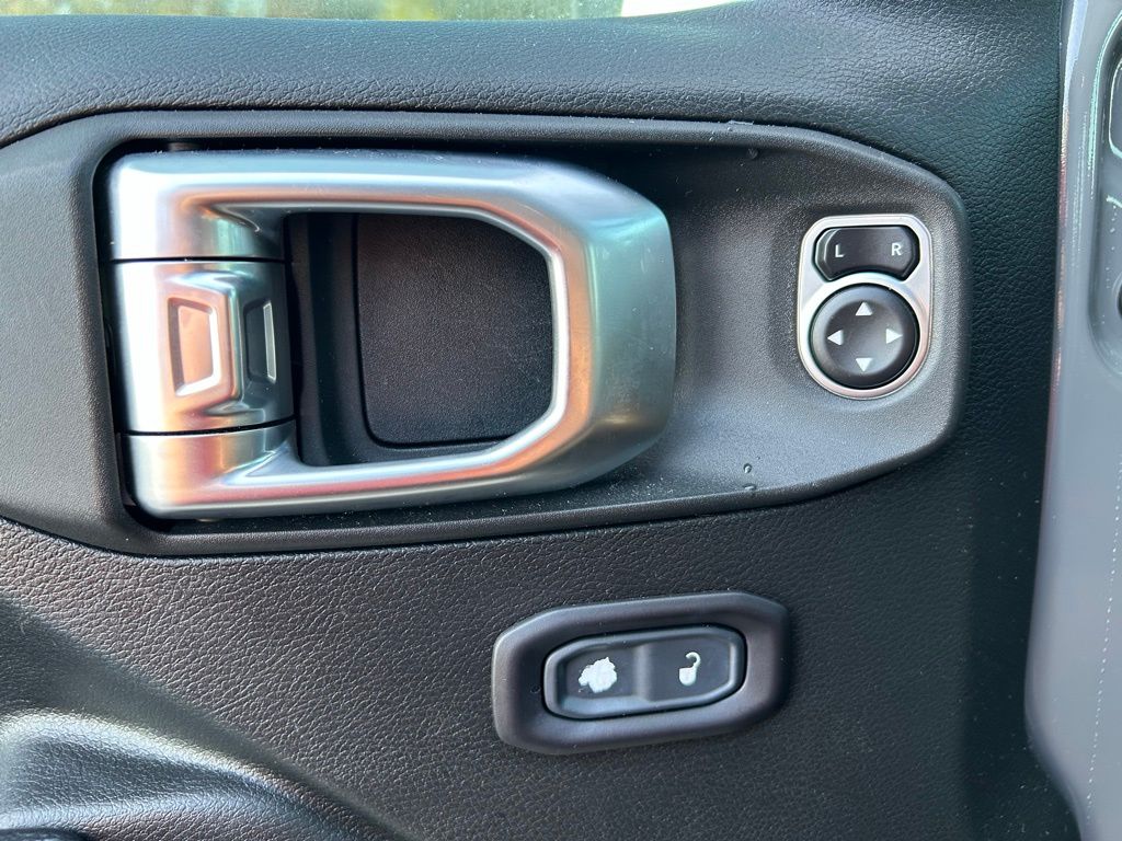 Thumbnail: 2020 Jeep Wrangler - 16