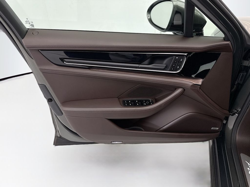 Thumbnail: 2025 Porsche Panamera - 23