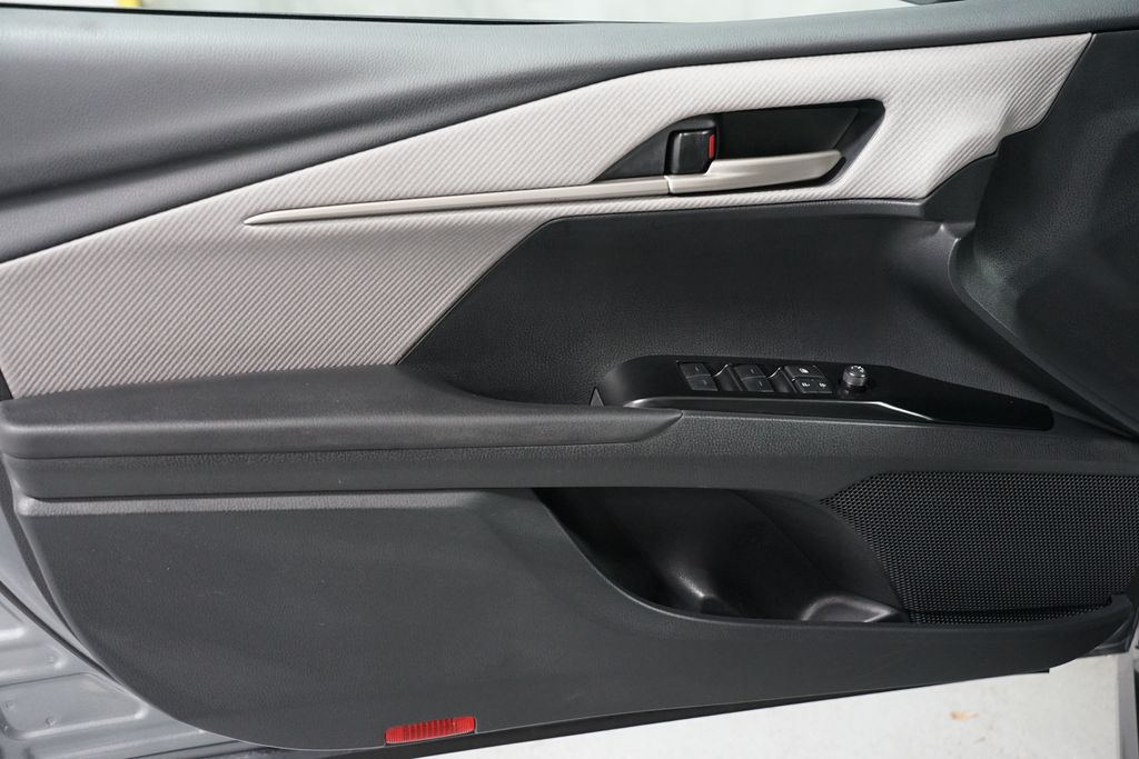 Thumbnail: 2025 Toyota Camry - 31