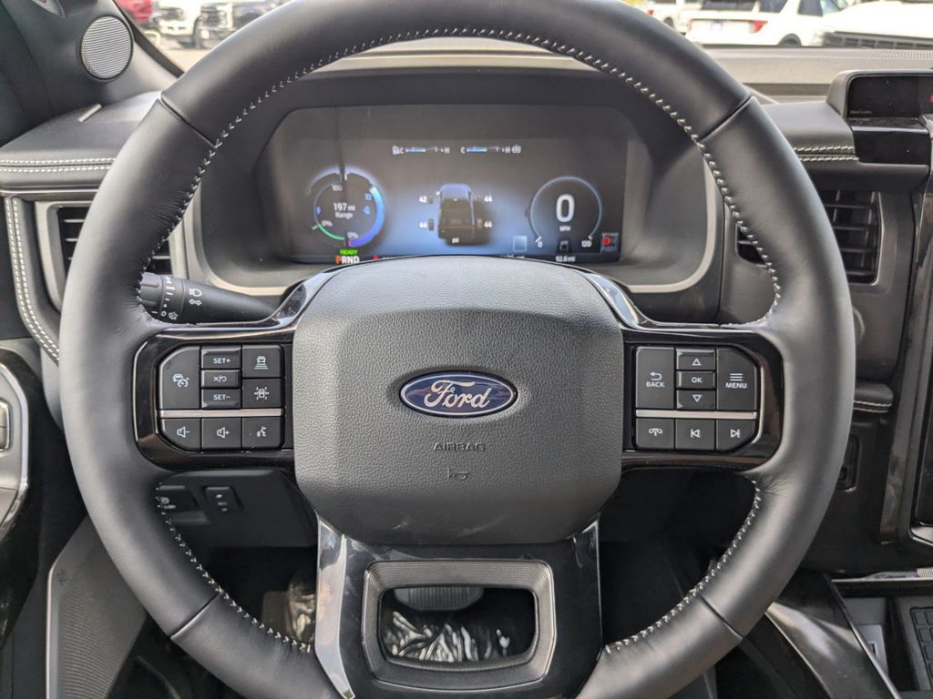 2025 Ford F-150 Lightning Platinum