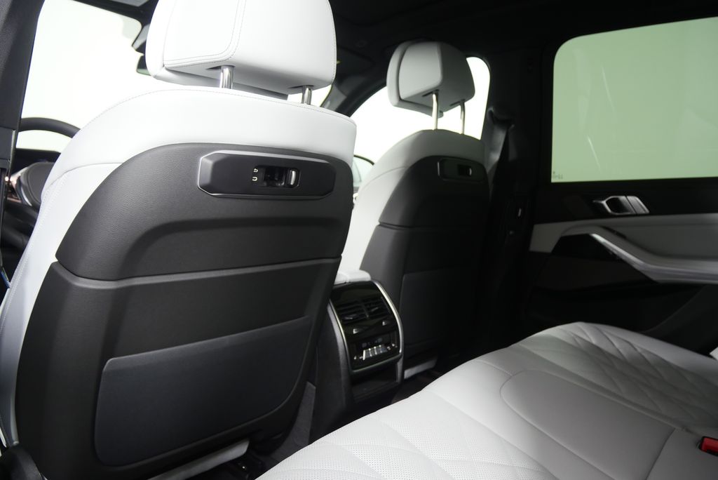 Thumbnail: 2026 BMW X5 - 16