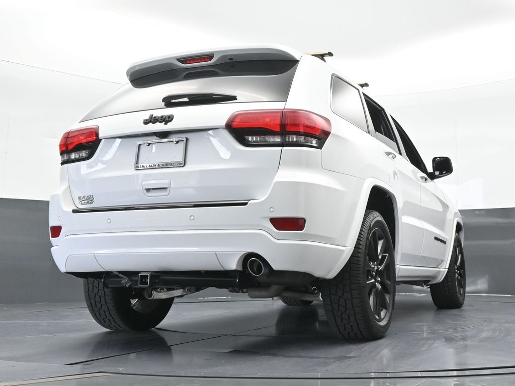 Used 2018 Bright White Clearcoat Jeep Altitude image 54