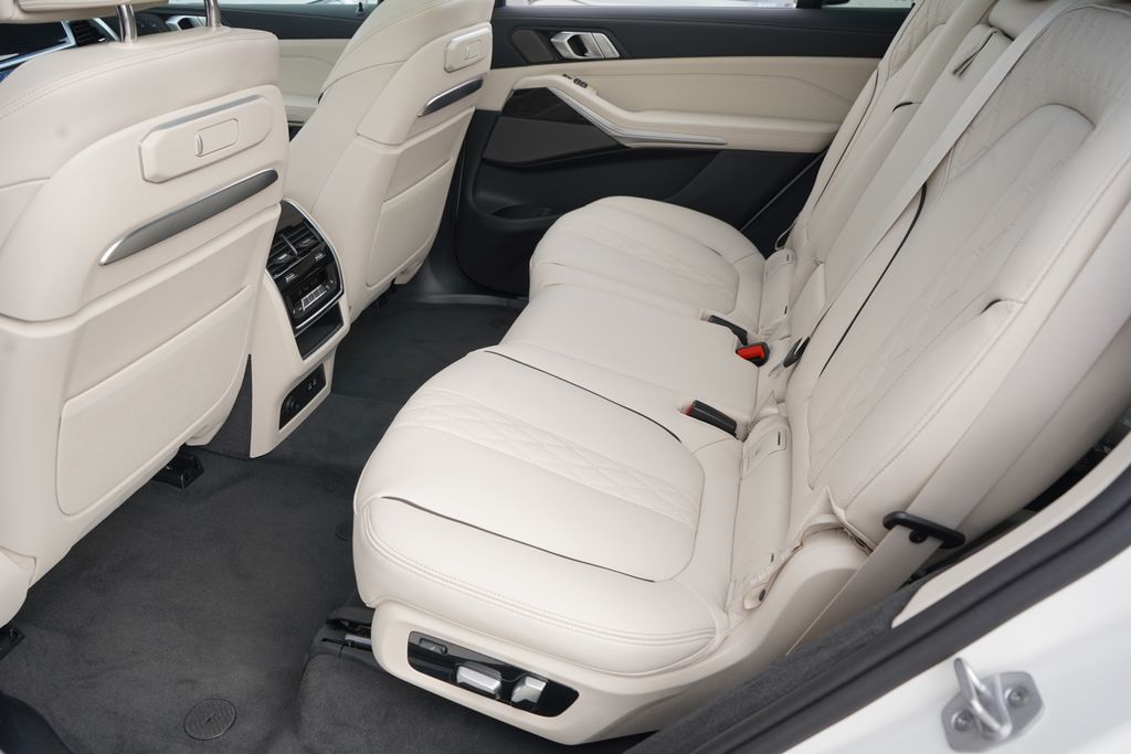 Thumbnail: 2026 BMW X7 - 20