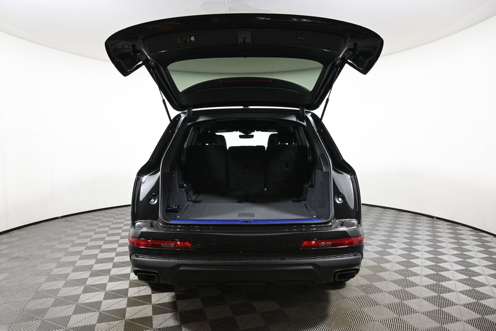 Thumbnail: 2026 Audi Q7 - 30