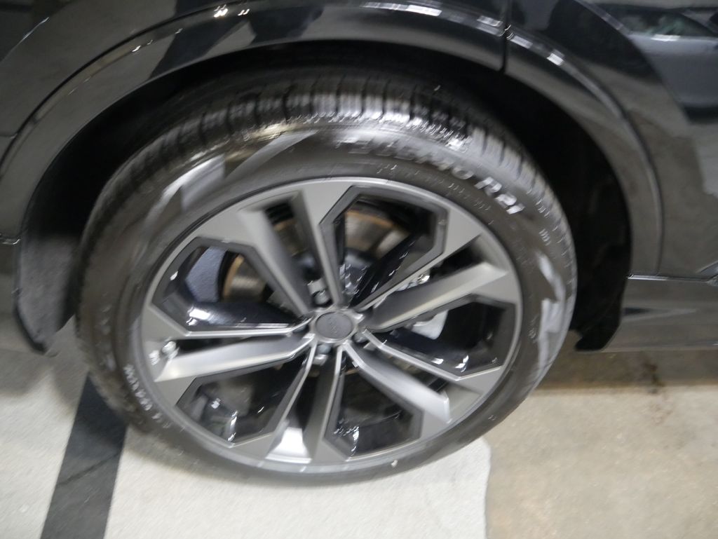 Thumbnail: 2026 Audi Q7 - 13