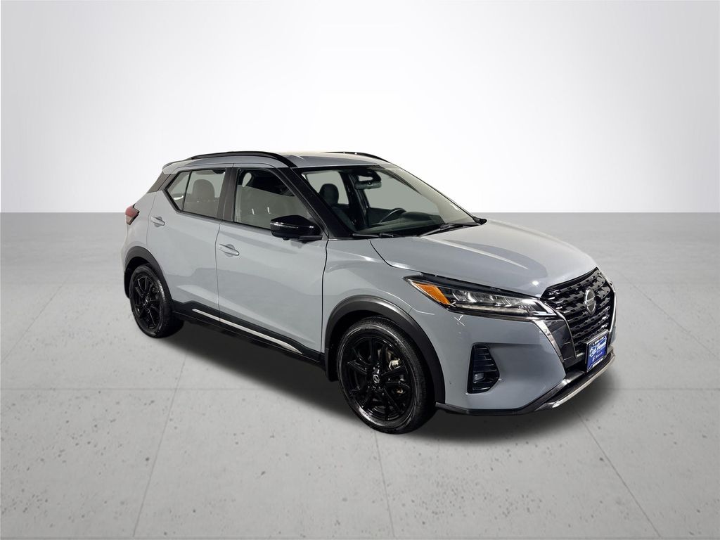 2021 Nissan Kicks SR