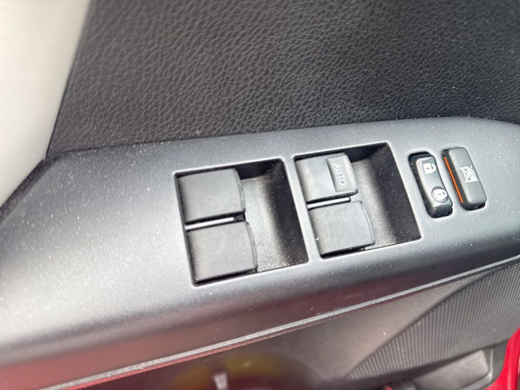 2018 Toyota RAV4 XLE 11