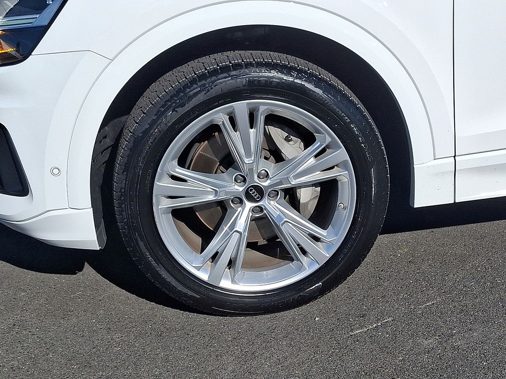 Thumbnail: 2022 Audi Q8 - 8