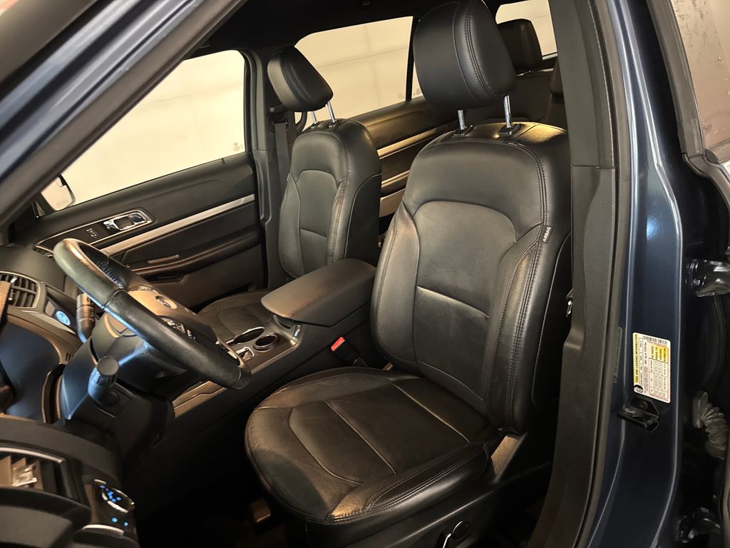 Certified Used 2018 Blue Ford XLT image 17