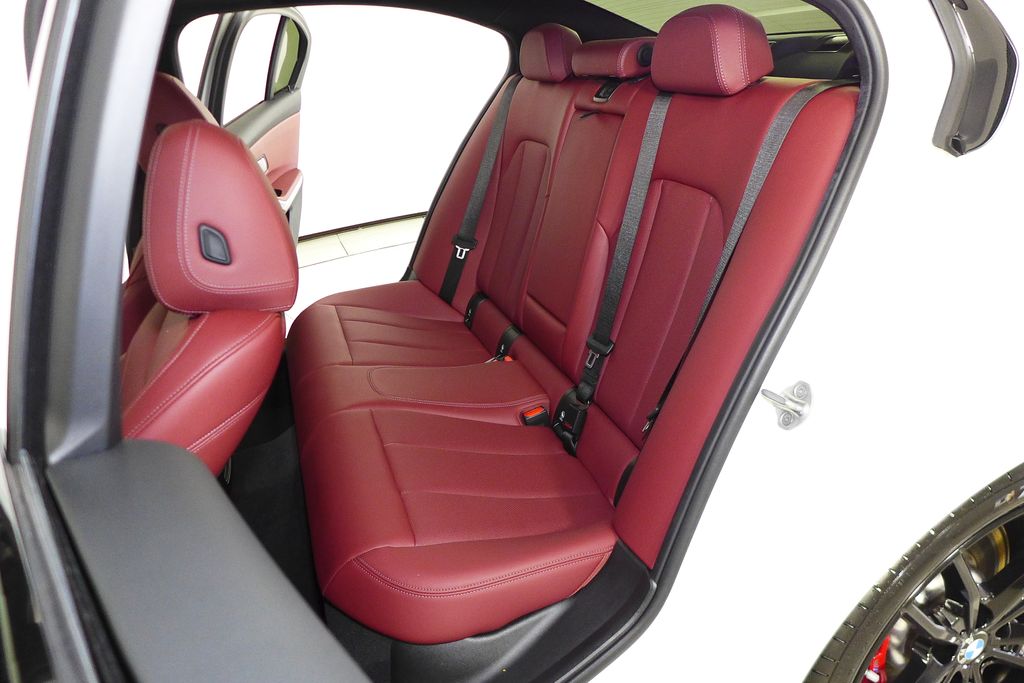 Thumbnail: 2023 BMW 3 Series - 21