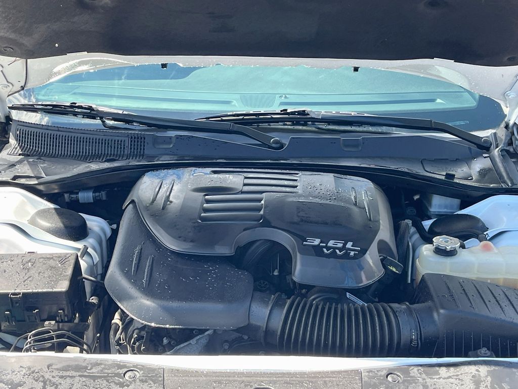 Used 2023 White Dodge SXT image 28