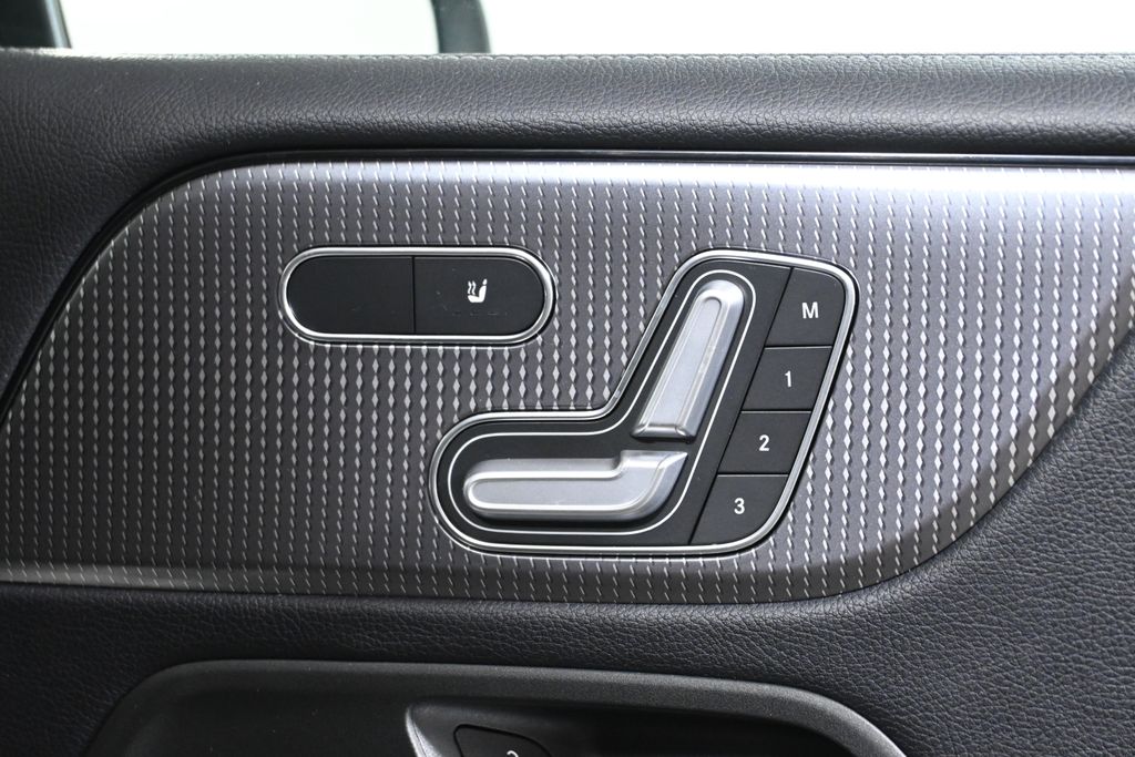 2020 Mercedes-Benz GLB 250 28