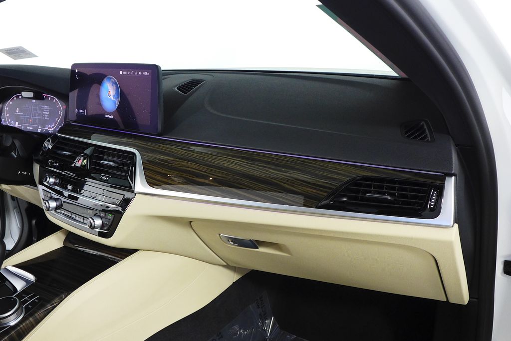 Thumbnail: 2022 BMW 5 Series - 14