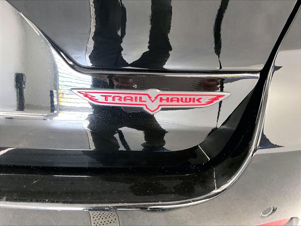 2022 Jeep Grand Cherokee — photo 28