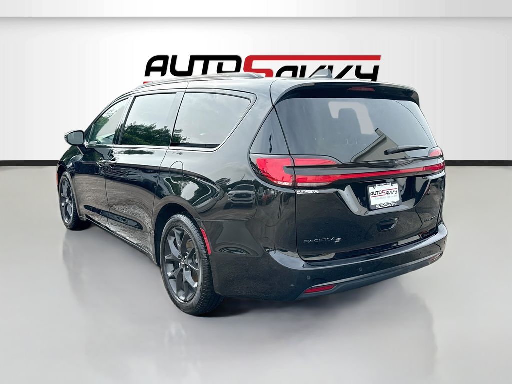 2025 Chrysler Pacifica Limited Black at Toyota of Victoria