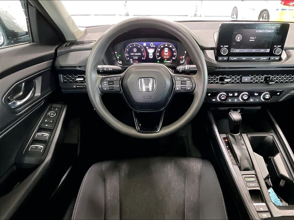 2023 Honda Accord — photo 17