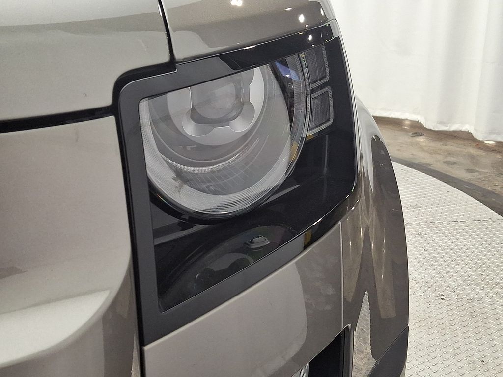 Thumbnail: 2025 Land Rover Defender - 9