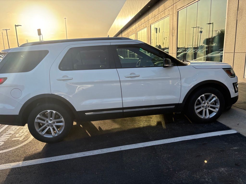 Thumbnail: 2017 Ford Explorer - 7