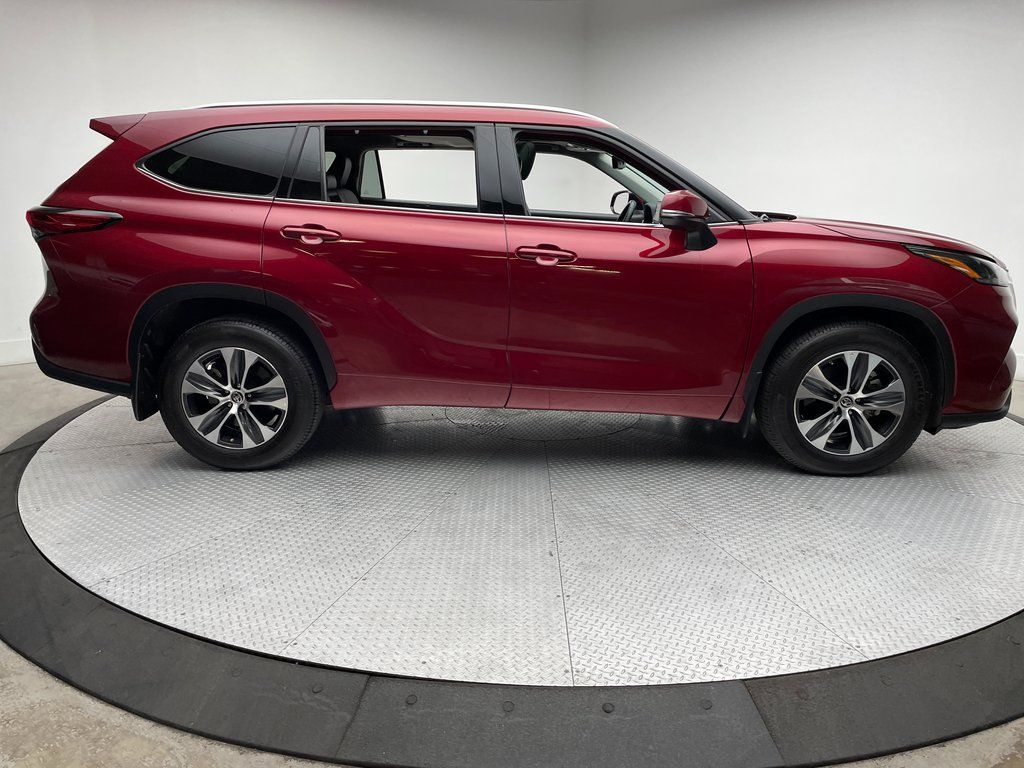 Thumbnail: 2021 Toyota Highlander - 4