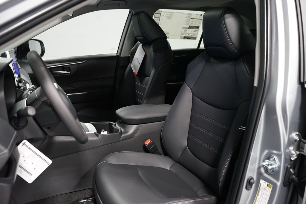 Thumbnail: 2025 Toyota RAV4 - 27